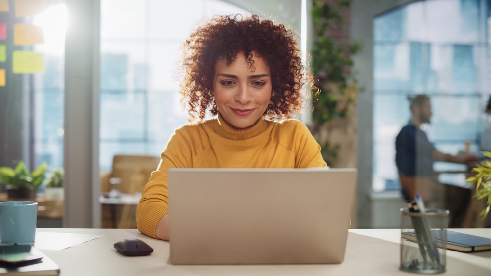 Woman at her computer in an article on crownsville media about copywriting services for your website